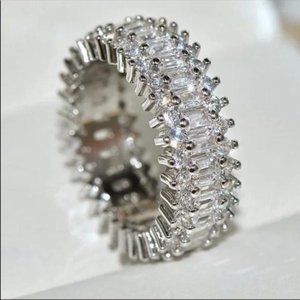 NEW BAGGAGE 925 STERLING SILVER DIAMOND RING, CUTE RING, SHINY RING.